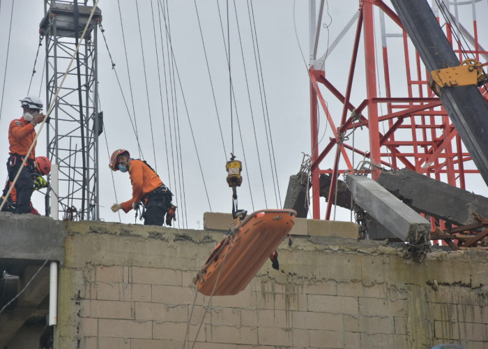 Korban Reruntuhan Menara Tower di Tambun Utara Berhasil Dievakuasi