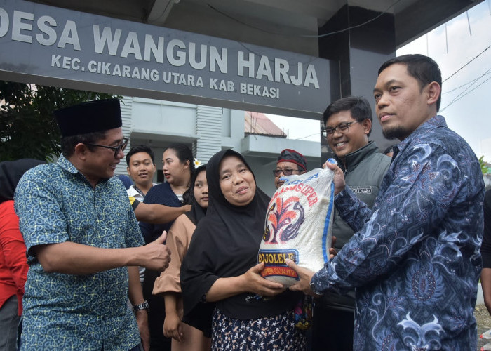 PT Harrosa dan PT Midea Salurkan 26 Ton Beras untuk Seluruh Warga Desa Wangunharja