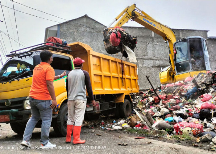 UPTD Kebersihan Wilayah VI Angkut dan Tutup TPS Ilegal di Cikarang Selatan