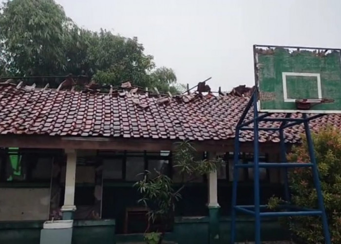 Hujan Berhari-hari, Gedung SMPN 3 Cikarang Selatan Roboh