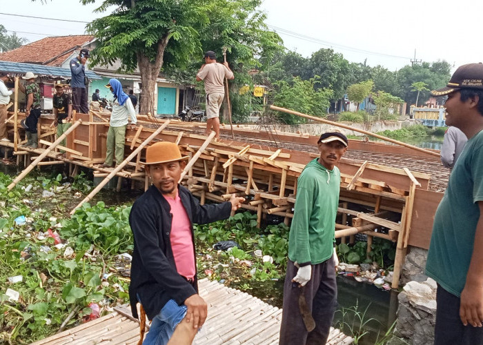 Warga Lima Desa Protes, Proyek Jembatan di Tirtajaya Mangkrak