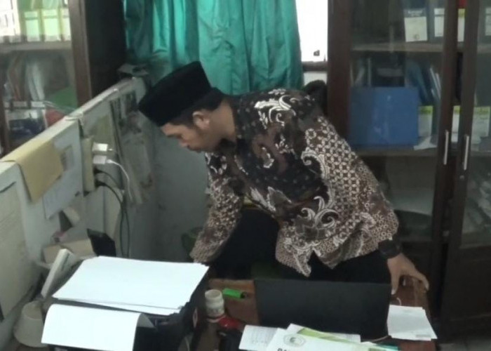 Terekam Kamera CCTV, Inilah Detik-detik Uang Gaji Guru Honorer di Mts Al Muthmainnah Raib Digondol Maling