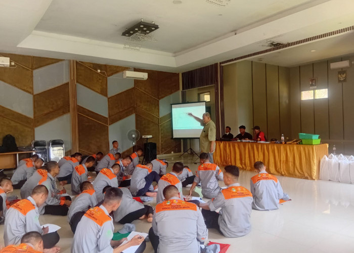 BLK Purwakarta dan Disnakertrans Jabar bersama PT HIM Gelar Pelatihan Operator Service Mobil Listrik Konversi 