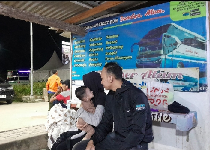 Mudik Lebih Awal, Perantau Asal Tasik Pilih Berangkat Malam dari Terminal Kalijaya