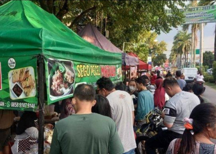 UMKM Kuliner Bekasi Kebanjiran Pembeli Saat Jam Makan Siang