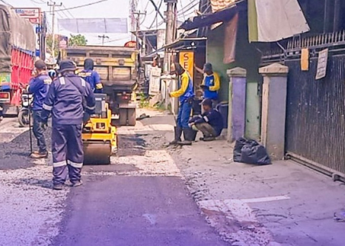 Dinas PUPR Karawang Lakukan Pemeliharaan Rutin Jalan Pinayungan - Wadas untuk Tingkatkan Aksesibilitas 