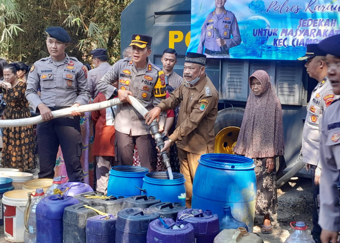 Polres Karawang Sedekahkan 15.000 Liter Air Bersih Untuk Warga Terdampak Kemarau Panjang