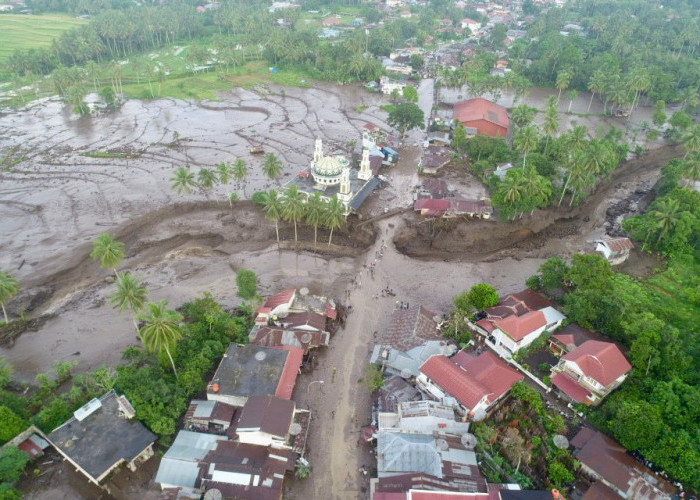 UPDATE Korban Banjir Lahar Hujan di Sumbar: 43 Orang Tewas, Ribuan Warga Mengungsi