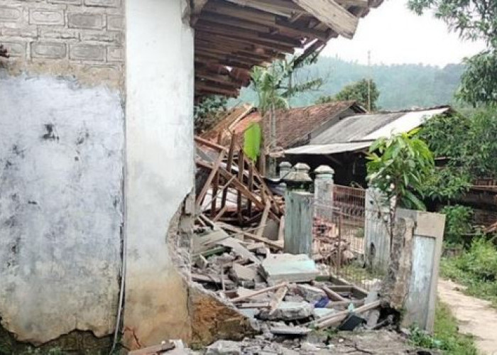 Bencana Pergerakan Tanah di Cianjur, Puluhan Rumah dan 2 Masjid Rusak, Ratusan Warga Mengungsi