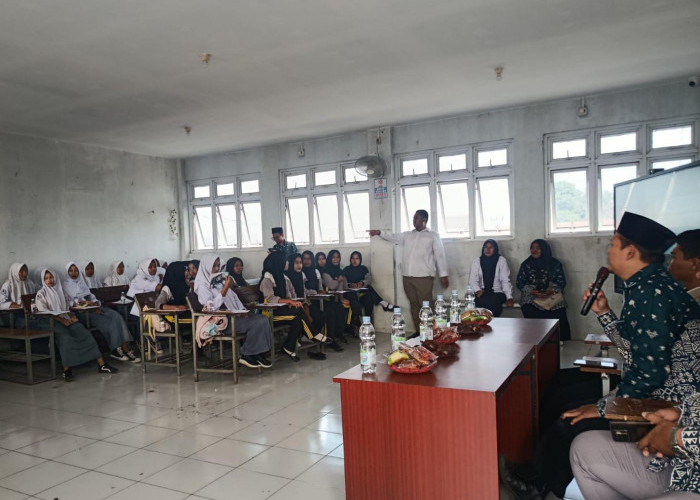 Puluhan Siswa SMK ISP Karawang Antusias Ikuti Bimbingan Pranikah dari KUA Telagasari