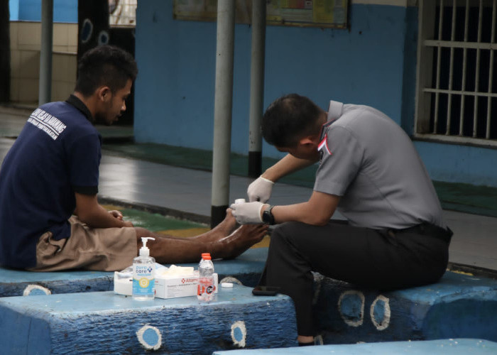 Cegah Penyakit Kulit, Lapas Karawang Bagi-bagi Sabun dan Salep Khusus