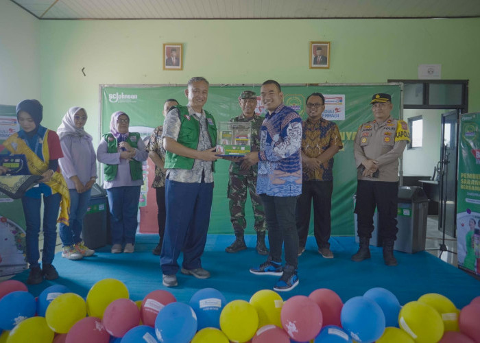 Indomaret dan Baygon Berantas Sarang Nyamuk di Subang, Edukasi Warga Pentingnya Menjaga Kebersihan Lingkungan 