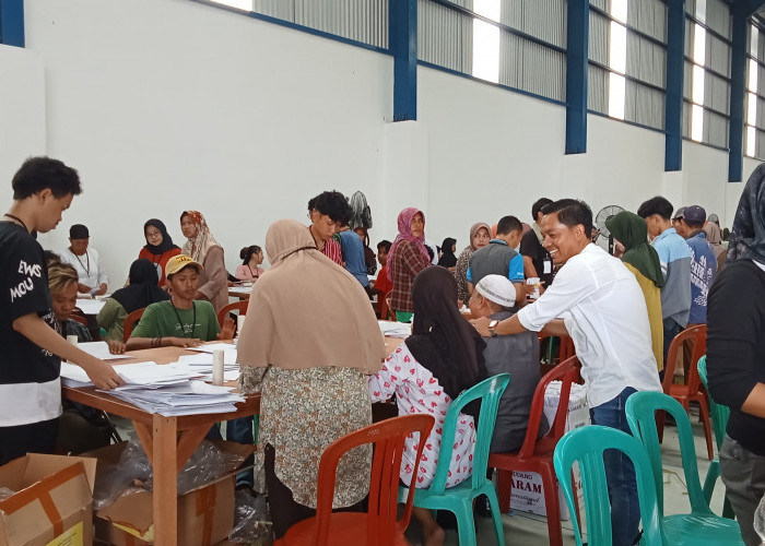 Jelang Pemilu 2024, Lebih dari 11 Juta Surat Suara Tengah di Lipat Oleh Ribuan Orang di Kabupaten Bekasi 