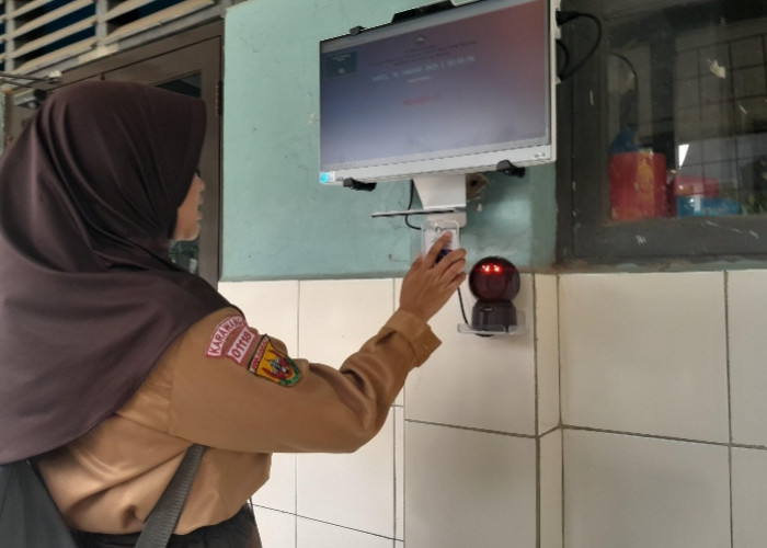 SMPN 6 Karawang Barat Terapkan E-Monitoring untuk Absensi Siswa