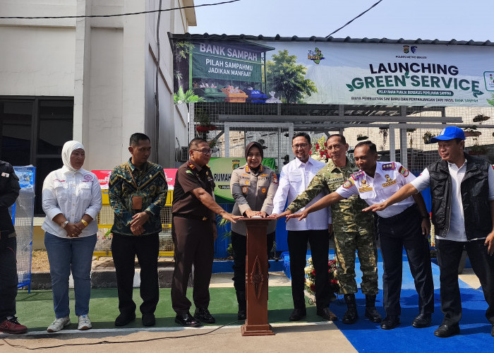 KEREN! Bayar SIM hingga SKCK di Polres Metro Bekasi Cukup Setor Sampah Saja, Begini Caranya.