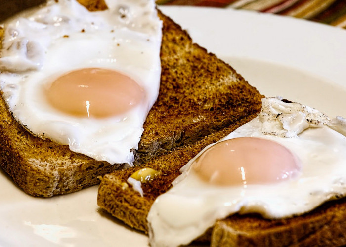 Daftar 11 Makanan yang Sebaiknya Jangan Dimakan Bareng Telur, Nomor 7 Sering Banget Dilakukan!