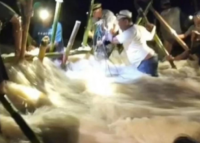 Tanggul Sungai Citarum Jebol di Muara Gembong, Ratusan Rumah Terendam