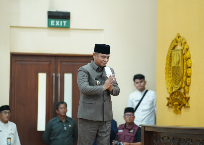 Ade Kuswara Kunang Resmi Diberhentikan, Asep Surya Atmaja Menanti Kursi Bupati Bekasi
