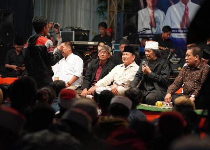 Ngaku Kesambet, Cak Nun Minta Maaf Tanpa Sebut Nama Jokowi