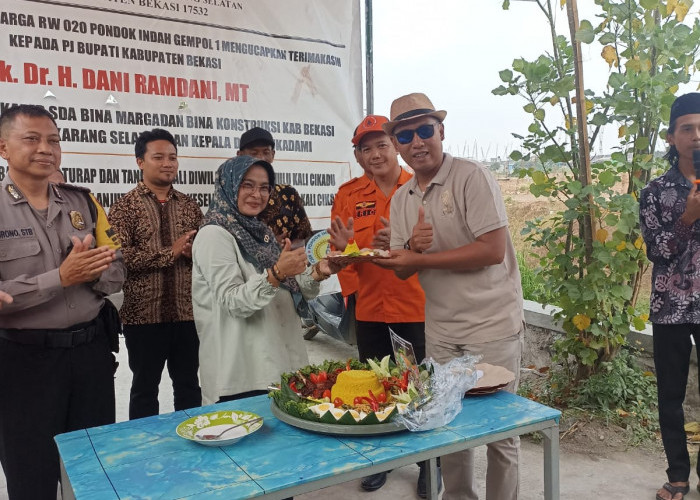 Pemdes Sukadami Cikarang Selatan Resmikan Pembangunan Turap Kali Cikadu