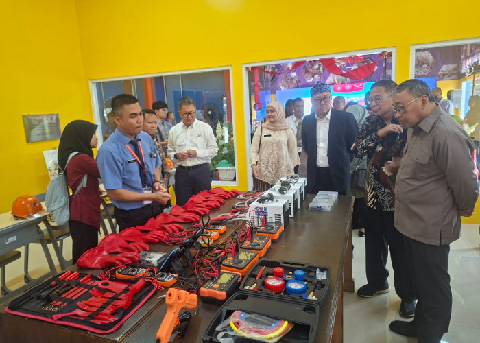SMK Ananda Mitra Industri Deltamas Resmikan Training Center Mobil Listrik Pertama di Indonesia