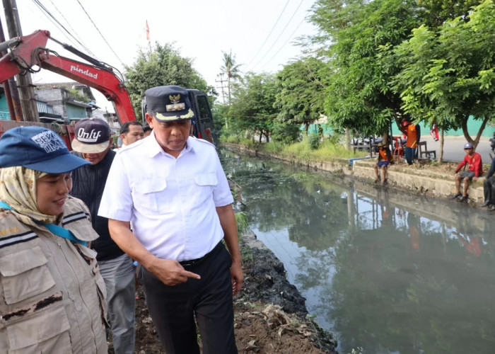 Antisipasi Banjir, Drainase di Permukiman Padat Kota Bekasi Dibersihkan