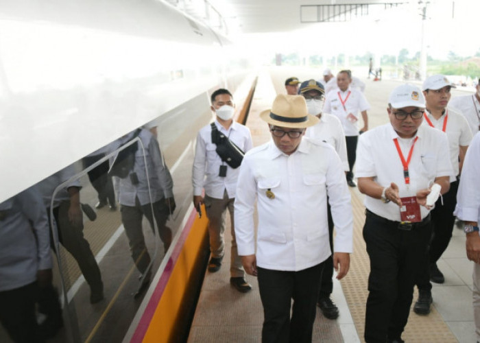 Jokowi dan Presiden China Xi Jinping Saksikan Uji Coba Kereta Cepat Jakarta - Bandung Secara Virtual