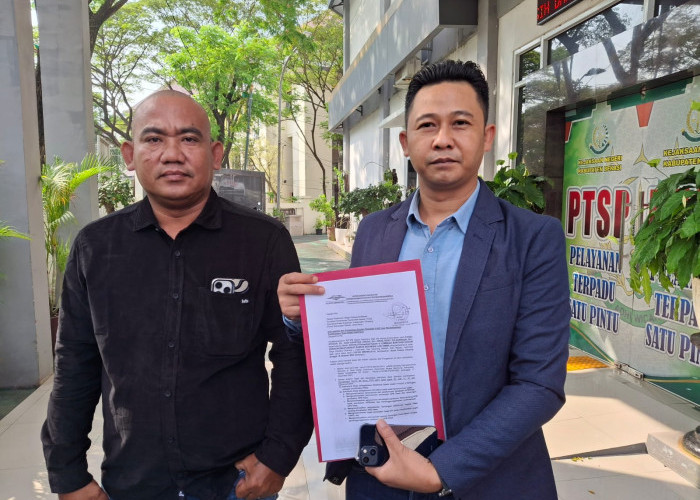 Mantan Sekdes Pantai Sederhana Lapor ke Kejari Kabupaten Bekasi