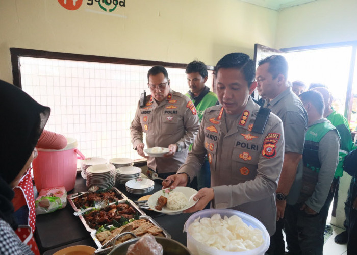 Bukan MBG Biasa, Warung Ojol Polresta Karawang Sediakan Makanan Gratis Tiap Rabu dan Jumat