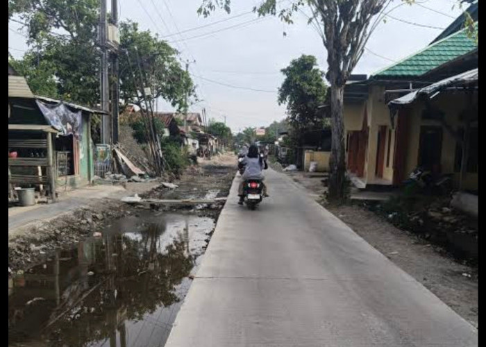 Perbaikan Jalan Lingkungan di Pebayuran Difokuskan pada Permukiman Padat