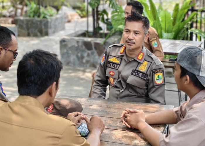Satpol PP Karawang Patroli Trantibum ke Kafe di Klari, Pengelola Diingatkan Jaga Ketertiban