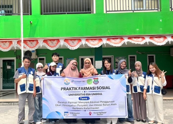 Praktik Farmasi Sosial, Mahasiswa UEU Hadirkan Edukasi Kesehatan untuk Warga Binong