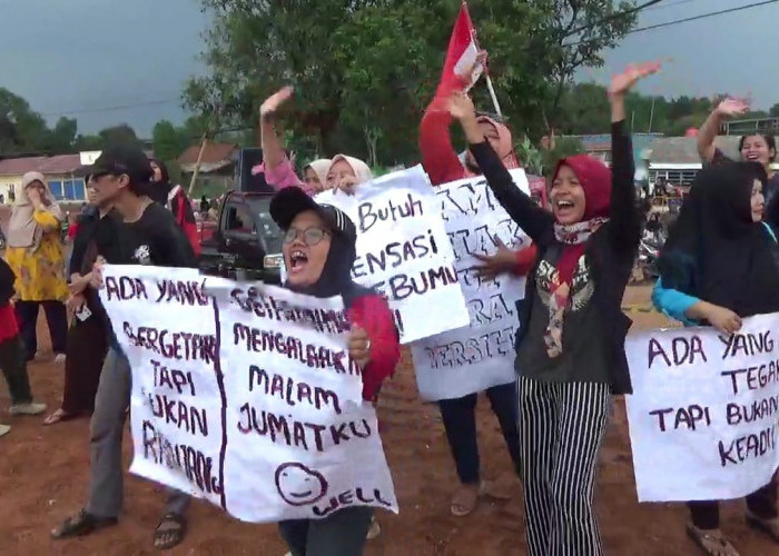 Tuntut Uang Kompensasi, Puluhan Warga Burangkeng Unjuk Rasa ke Pelaksana Proyek Tol Jakarta-Cikampek Selatan