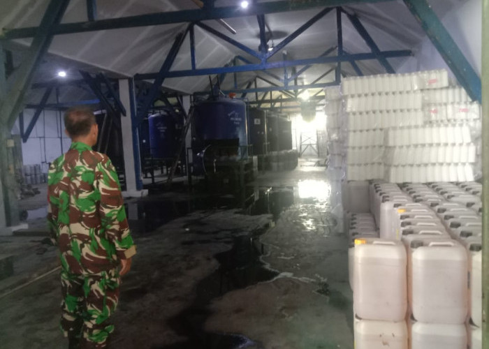 4 Pekerja Pupuk Tewas saat Bersihkan Tong Produksi Pupuk di Karawang