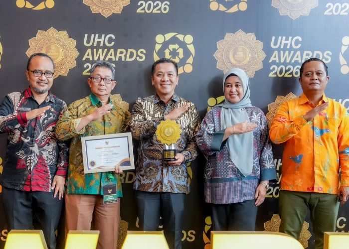 Perkuat Layanan Kesehatan, Bupati Aep Syaepuloh Sukses Antarkan Karawang Raih UHC Award 2026
