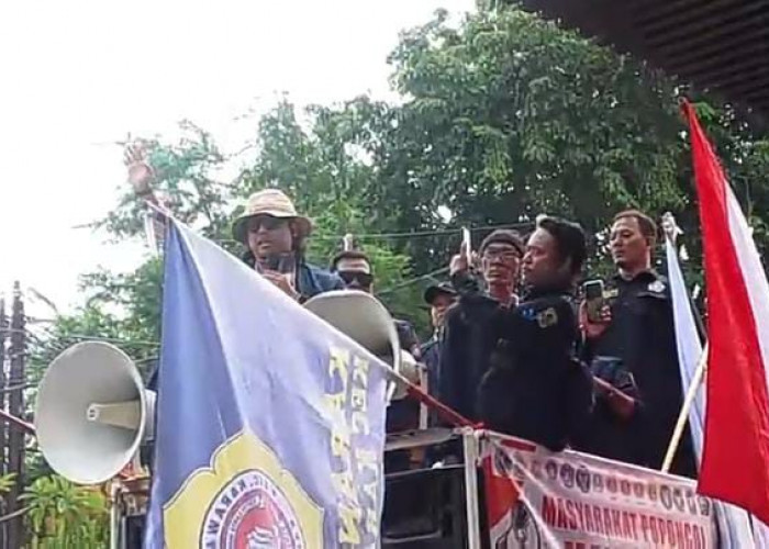 Warga Poponcol Kepung BPN Karawang, Tuntut Kejelasan Konflik Lahan dengan PT AM