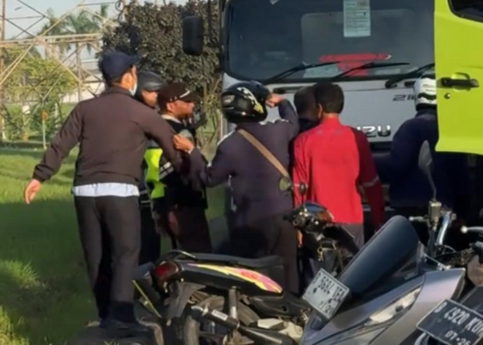 Geger Terjadi Keributan di Kawasan EJIP Cikarang, Pengendara Motor dan Sopir Truk Terlibat Cekcok