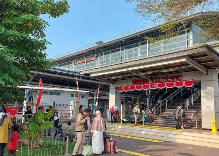 Arus Balik Lebaran 2026 Membludak, Ribuan Penumpang Padati Stasiun Cikarang