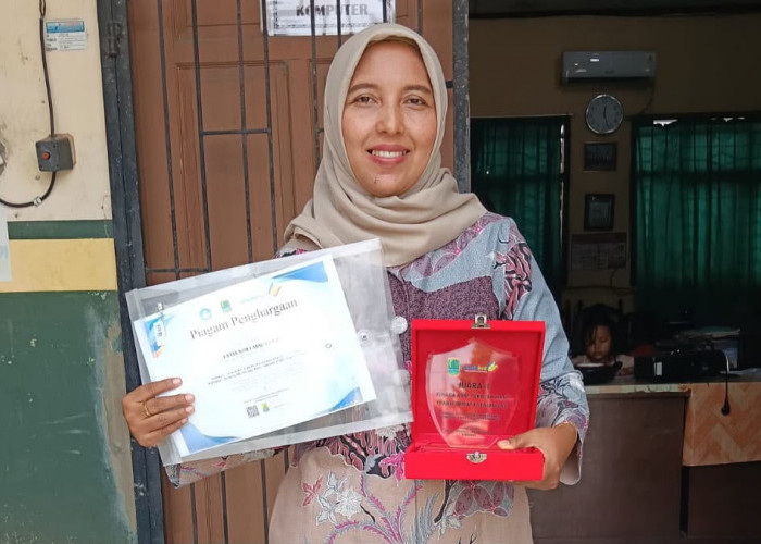 Guru SDN Palumbonsari 4 Karawang Dorong Digitalisasi Lewat Portal Palsapat
