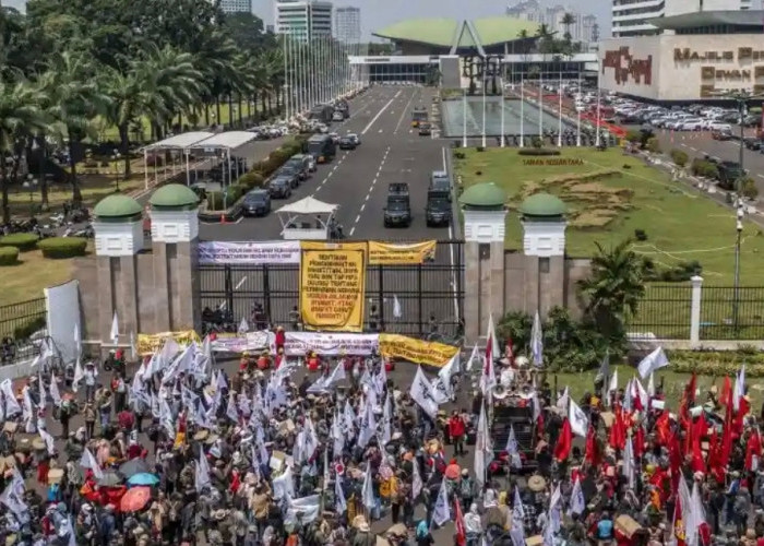 Mega Demo Buruh Hari Ini: Ribuan Pekerja Kepung DPR hingga Daerah Industri
