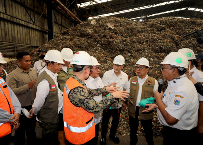 Ramai-ramai Menteri Kabinet Merah Putih Prabowo Tinjau Penanganan Banjir dan Sampah di Bekasi