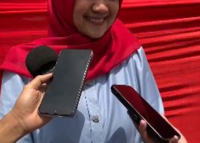 Nyoblos di TPS 19 Desa Tunggakjati, Gina: Pilkada Jadi Puncak Ikhtiar Kami untuk Membangun Karawang