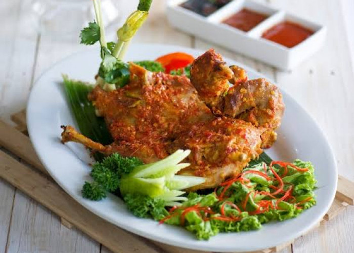 Menyegarkan, Ini Resep Membiat Ayam Bumbu Rujak Yang Wajib Moms Recook