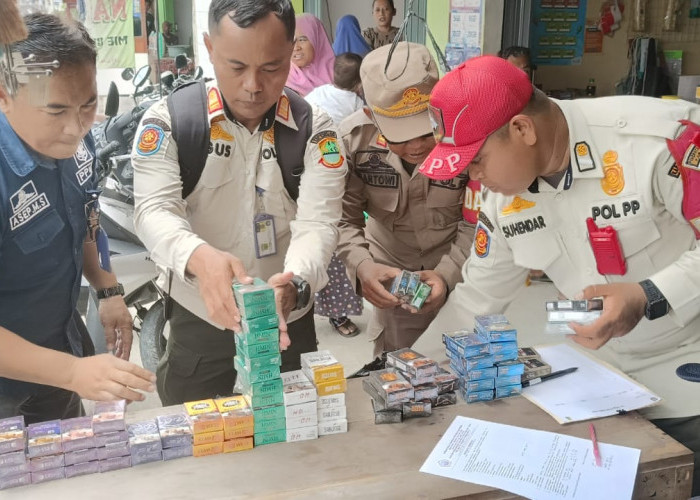 Puluhan Personil Gabungan Gelar Operasi Pemberantasan Barang Kena Cukai Hasil Tembakau di 2 Kecamatan Karawang