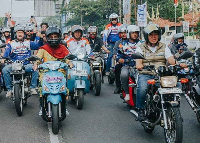 Aksi Unik Aep Syaepuloh Naik RX King Ke Kampanye Akbar, Bikin Warga Karawang Histeris