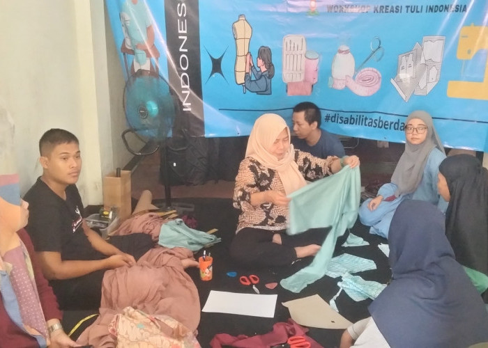 Kreasi Tuli Indonesia Gelar Pelatihan Menjahit Untuk Disabilitas di Karawang