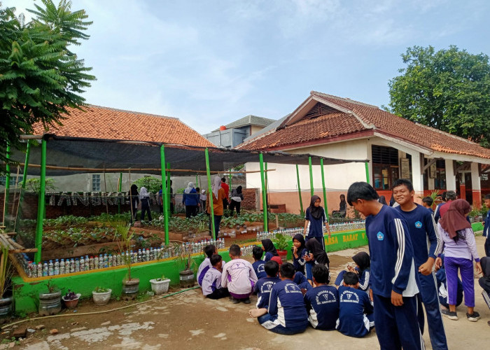 Inovasi SDN Adiarsa Barat V Karawang: Program Makan Bergizi Gratis dengan Kebun Sekolah