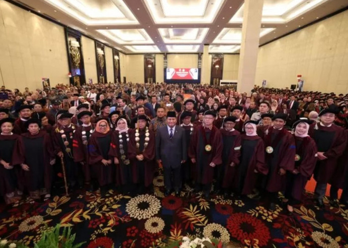 Presiden Prabowo Hadiri Wisuda dan Dies Natalis UKRI di Bandung