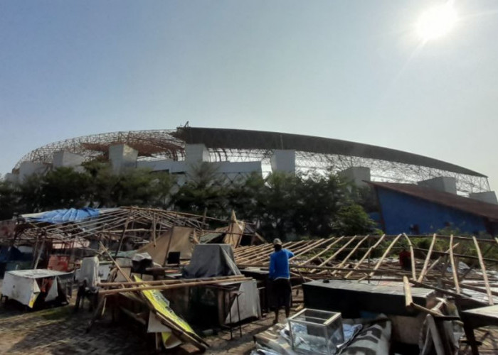 Atap Stadion Wibawa Mukti Roboh saat Hujan Disertai Angin Puting Beliung