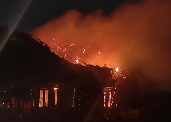 Si Jago Merah Mengamuk, Sebuah Rumah dan Motor Milik Warga Kampung Gulampok Ludes Terbakar
